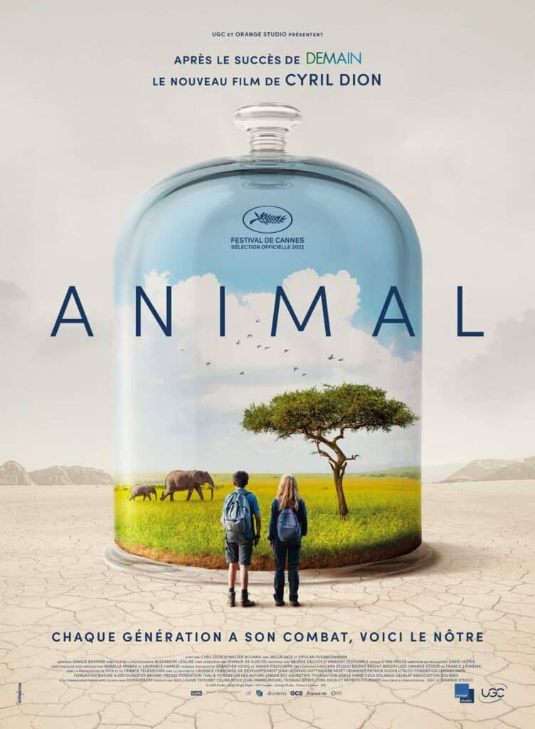 Affiche du film documentaire Animal de Cyril Dion, montrant deux adolescents face à une savane sous cloche, avec des éléphants et un arbre.